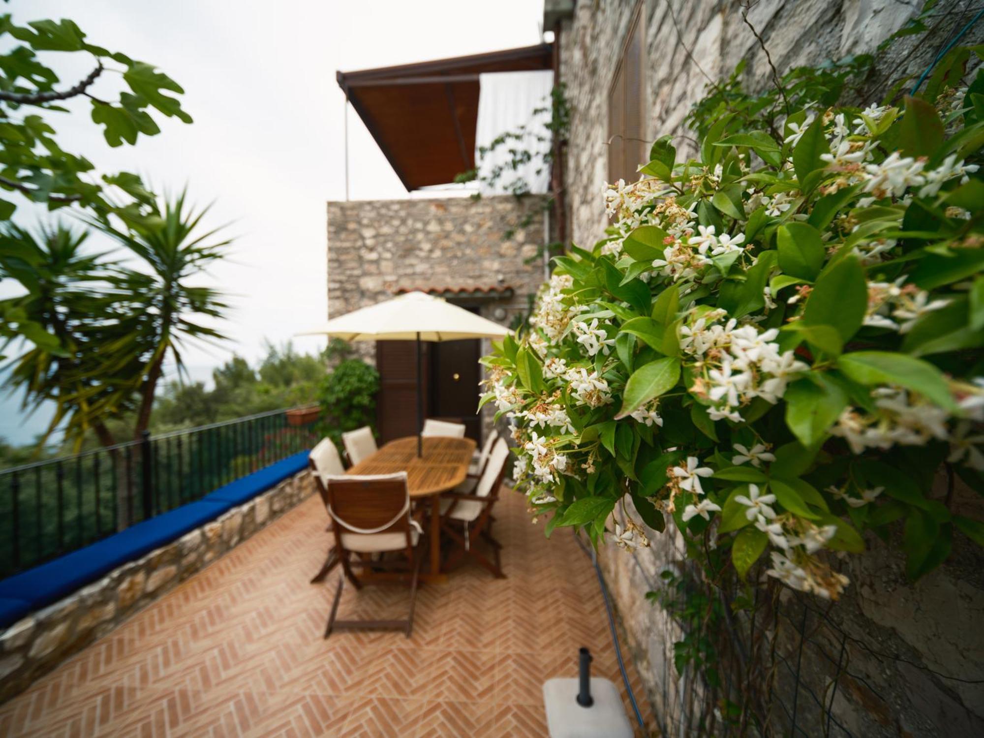 La Finestra Sul Mare - Antonella Apartment Вьесте Экстерьер фото